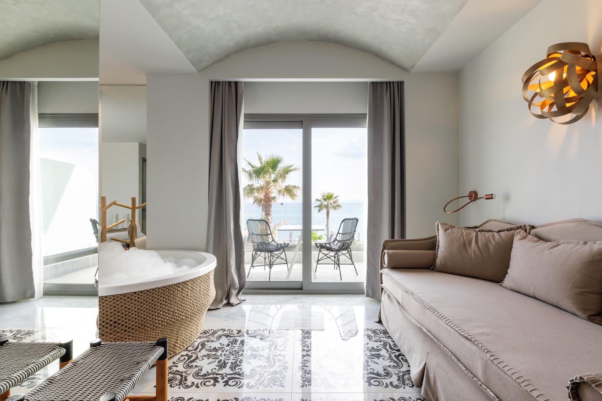 Deluxe Suite Sea View | Indoor Jacuzzi