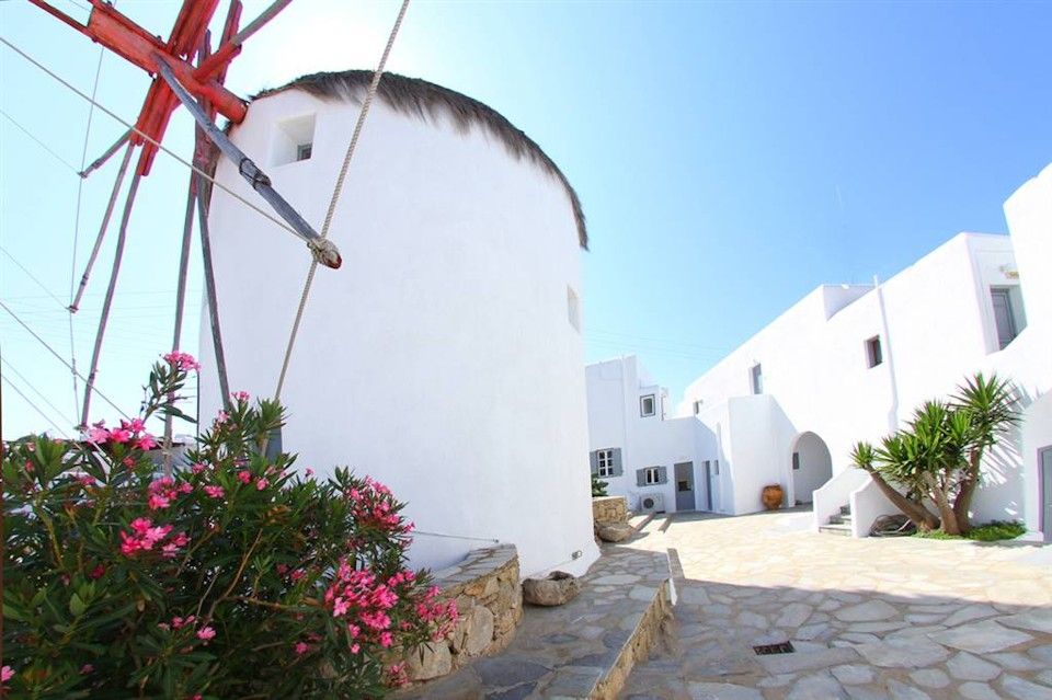Traditional Windmill Outdoor Jacuzzi
