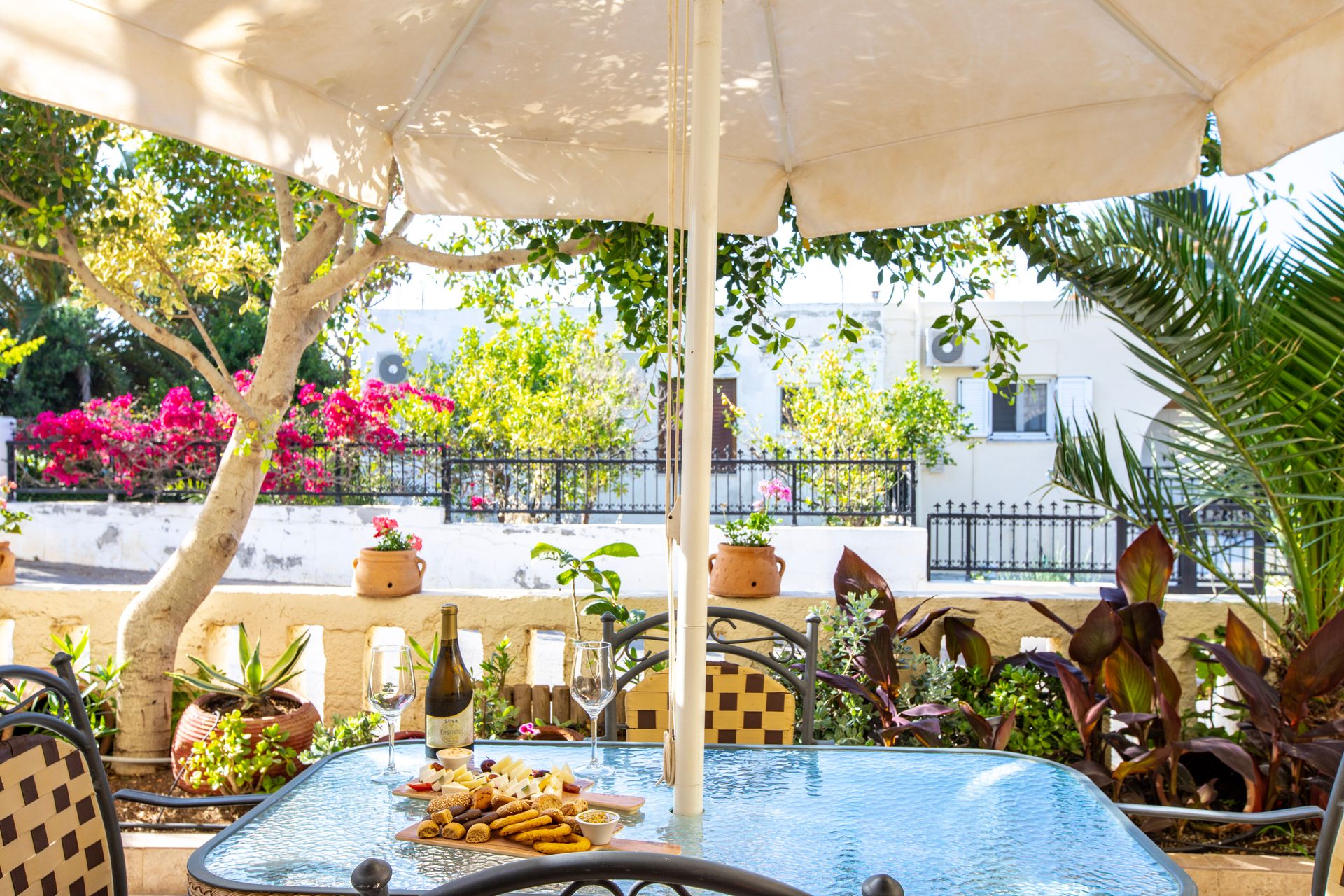 Superior One Bedroom Apartment with Garden View | Bougainvillea