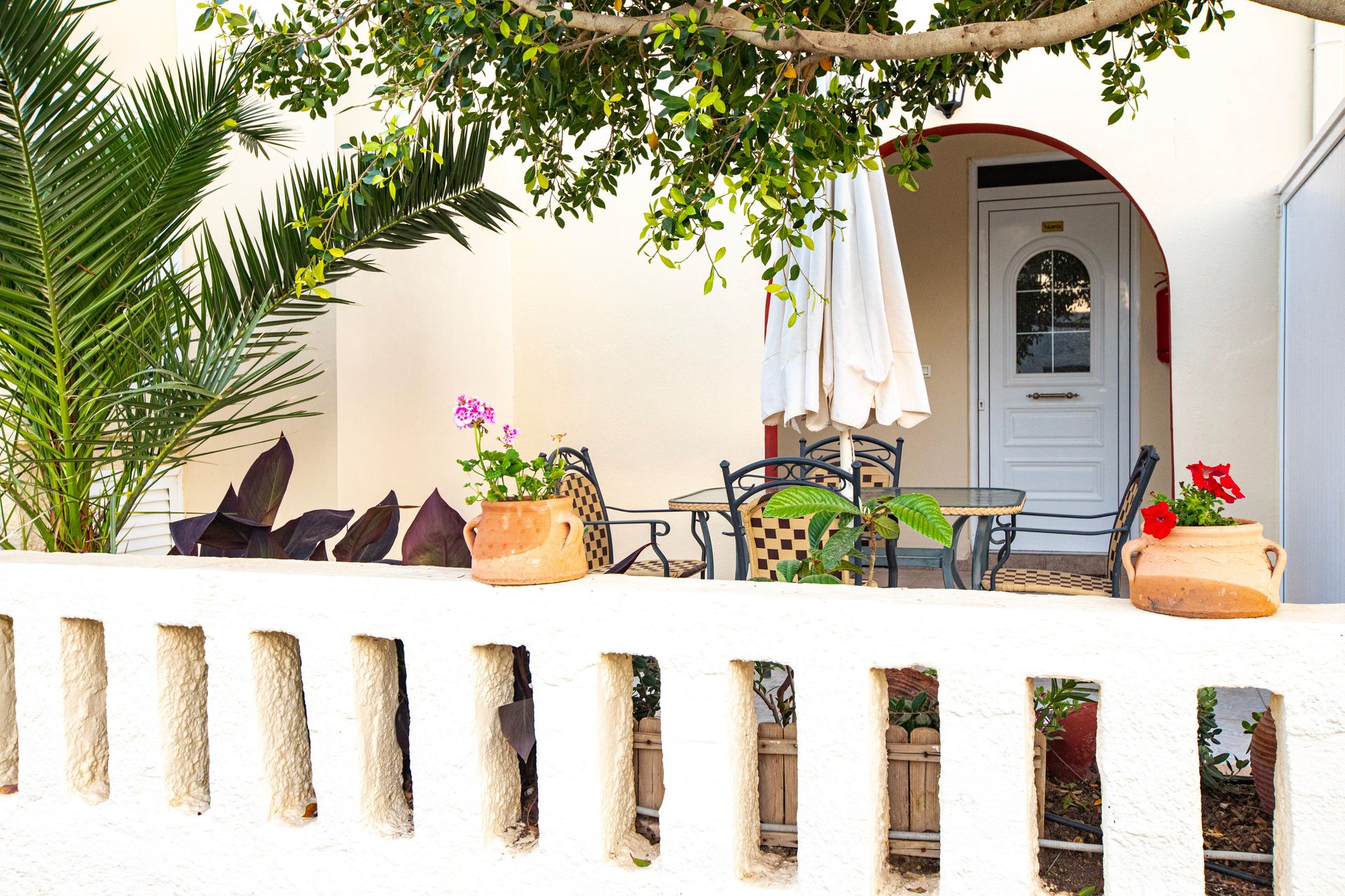 Superior Two Bedroom Apartment with Garden View | Giasemi