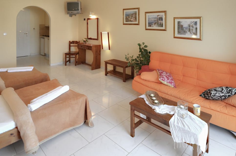 One-Bedroom Apartment with Side Sea View