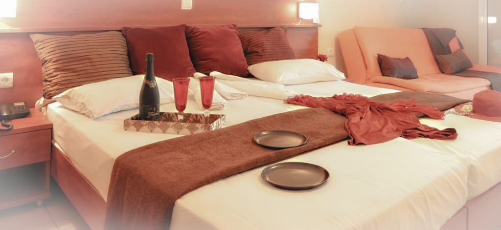 One-Bedroom Apartment with Side Sea View