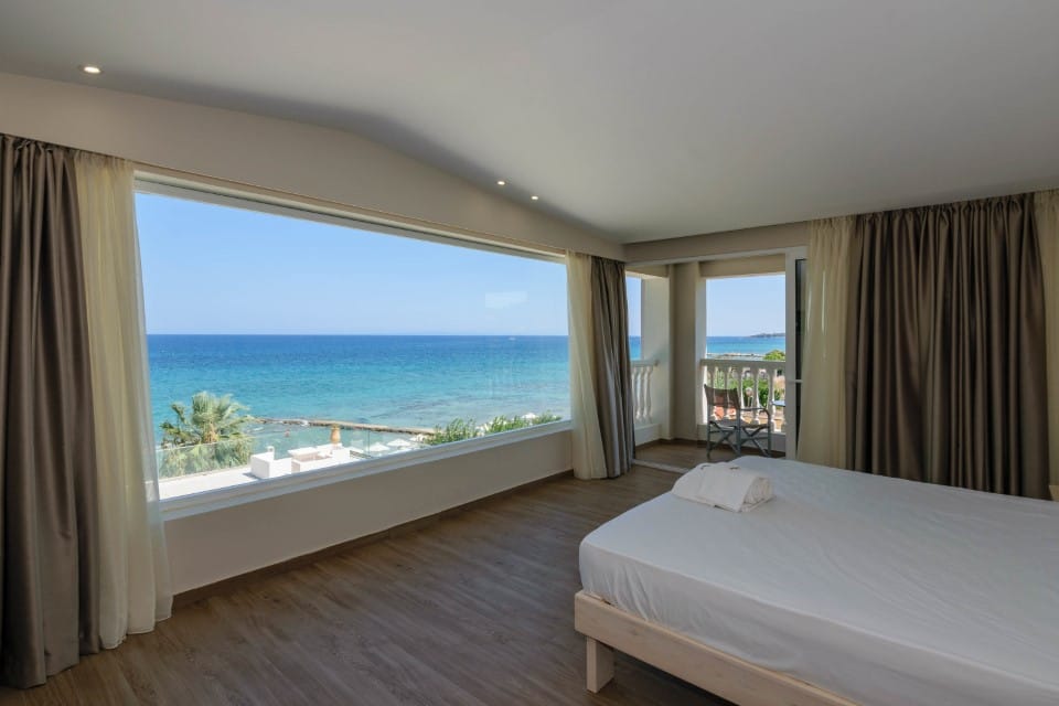 Deluxe Suite With Panoramic Sea View