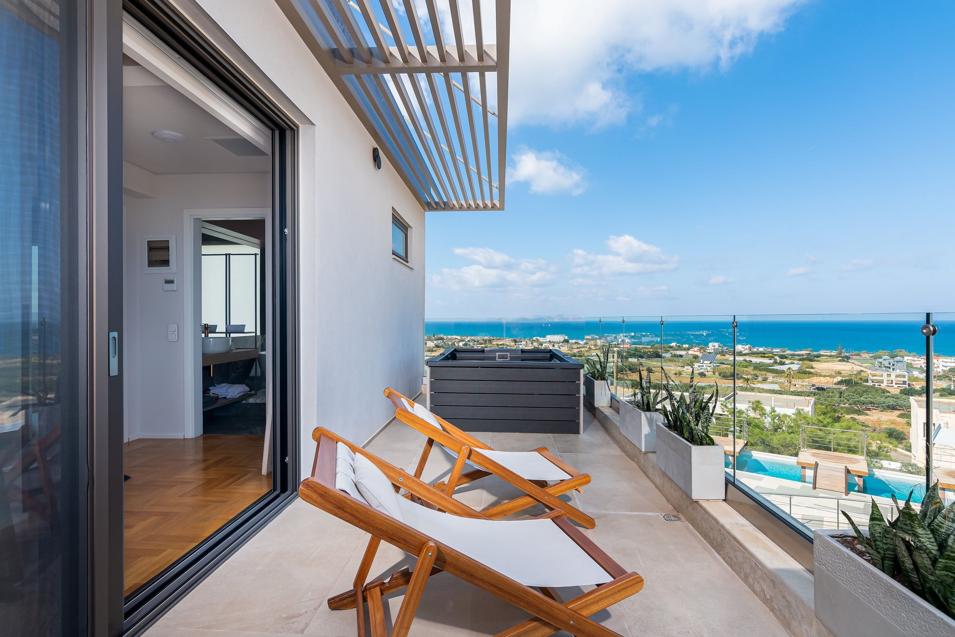 Sea View Suite with outdoor hot tub