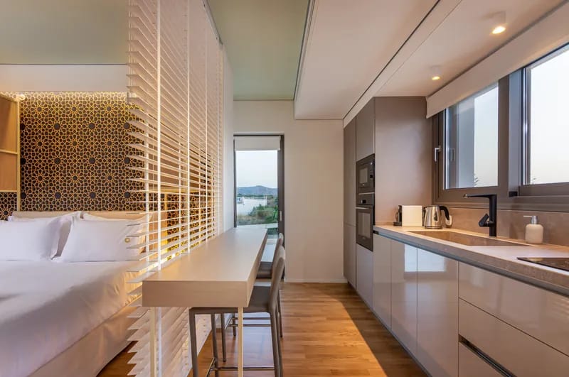 Sea View Suite with outdoor hot tub