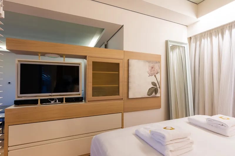 Sea View Suite with outdoor hot tub