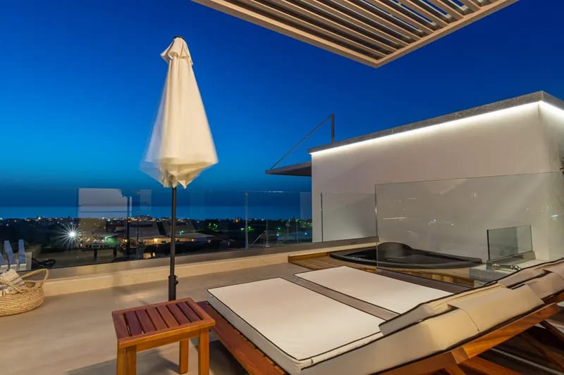 Sea View Suite with outdoor hot tub