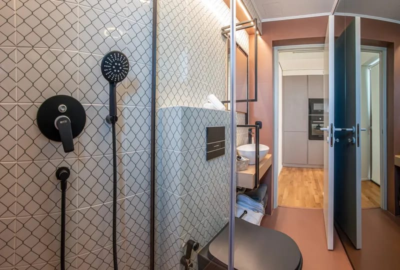 Sea View Suite with outdoor hot tub