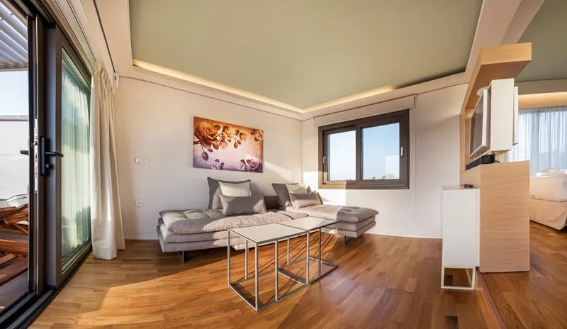 Sea View Suite with outdoor hot tub