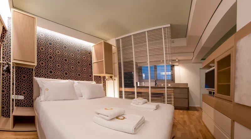 Sea View Suite with outdoor hot tub