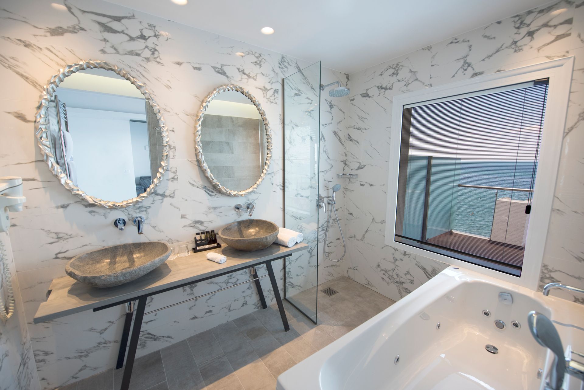 AEOLUS suite COCO-MAT with panoramic sea view
