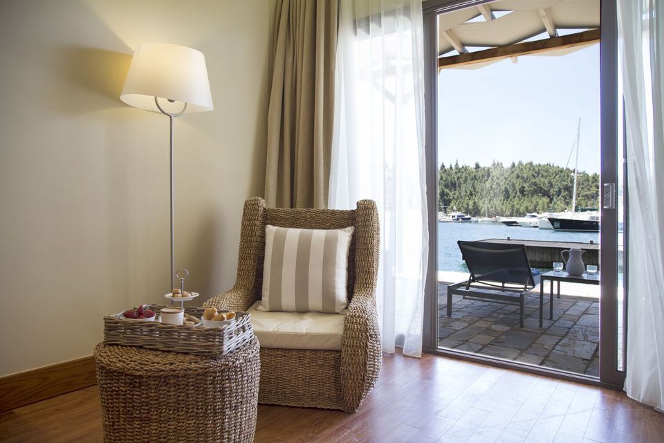 Captain's Suite Marina Front