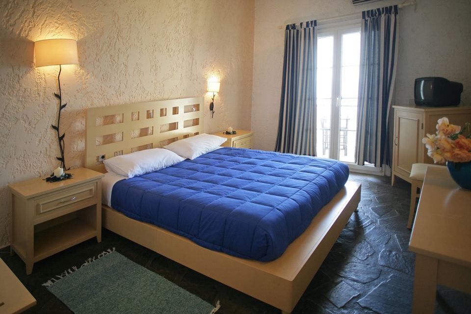 Double or Twin Room with Side Sea View