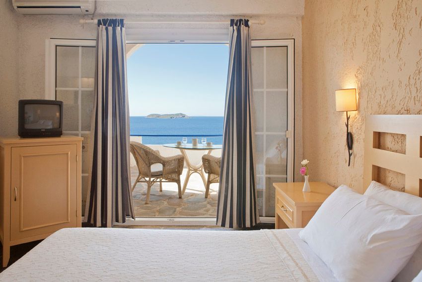 Interconnected Room with Side Sea View