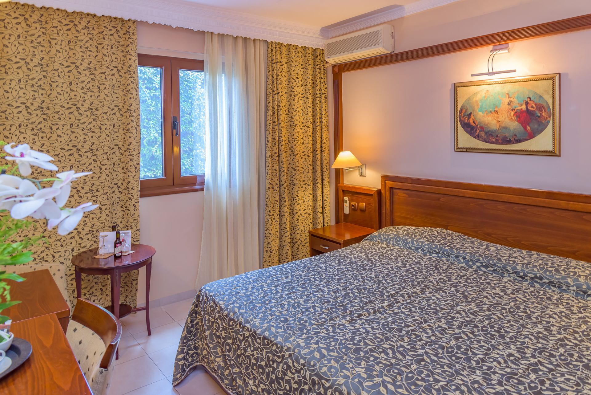 Economy Double room with window (semi-basement floor)