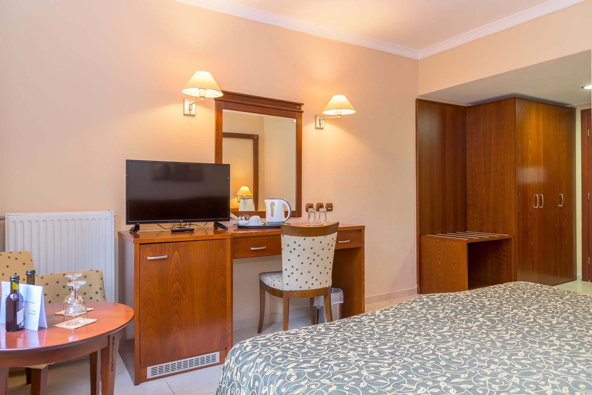 Economy Double room with window (semi-basement floor)