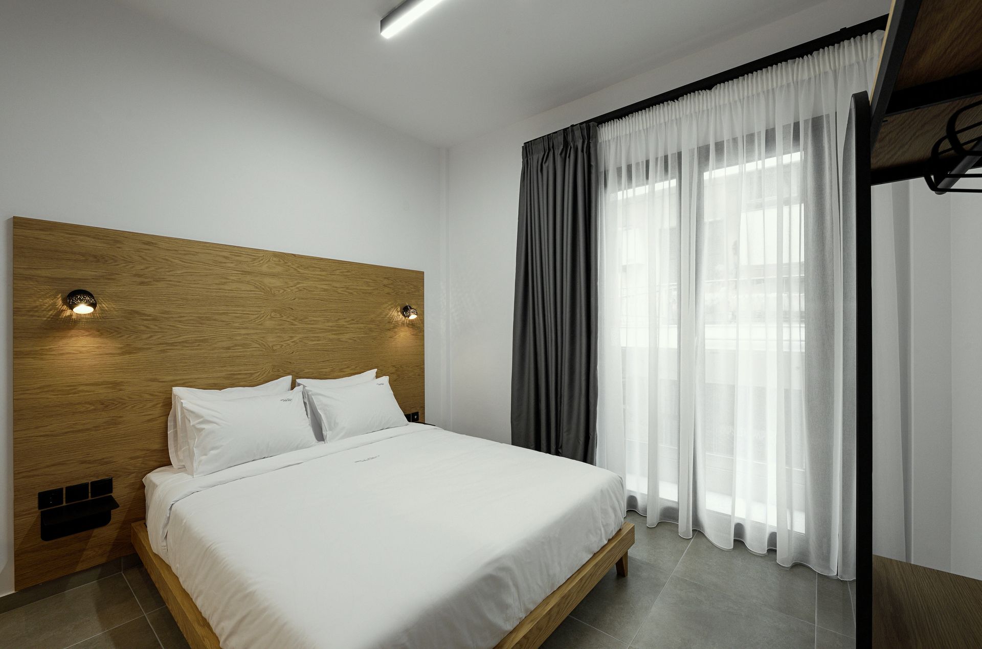 Superior Triple Room White Tower View