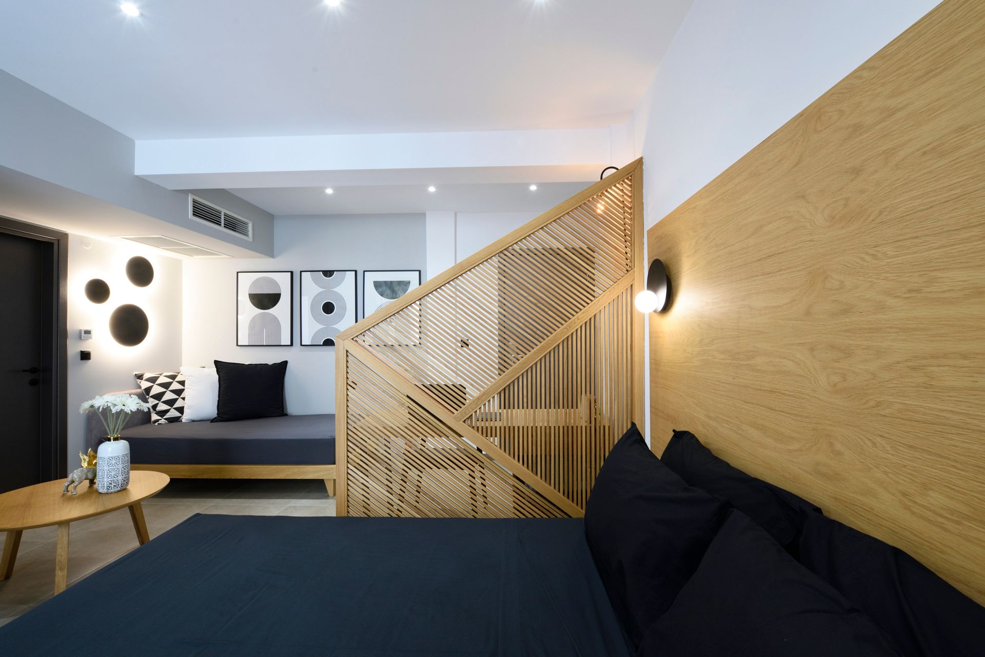 Luxury Suite with Jacuzzi and White Tower View