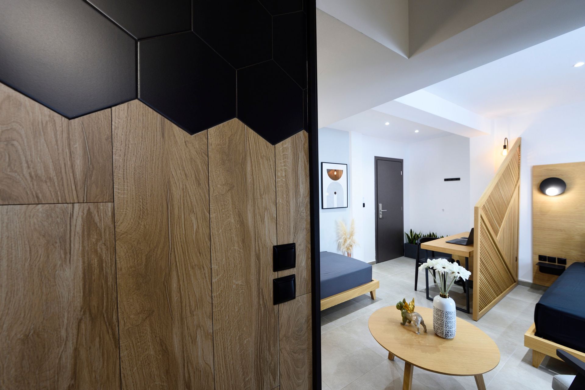 Luxury Suite with Jacuzzi and White Tower View