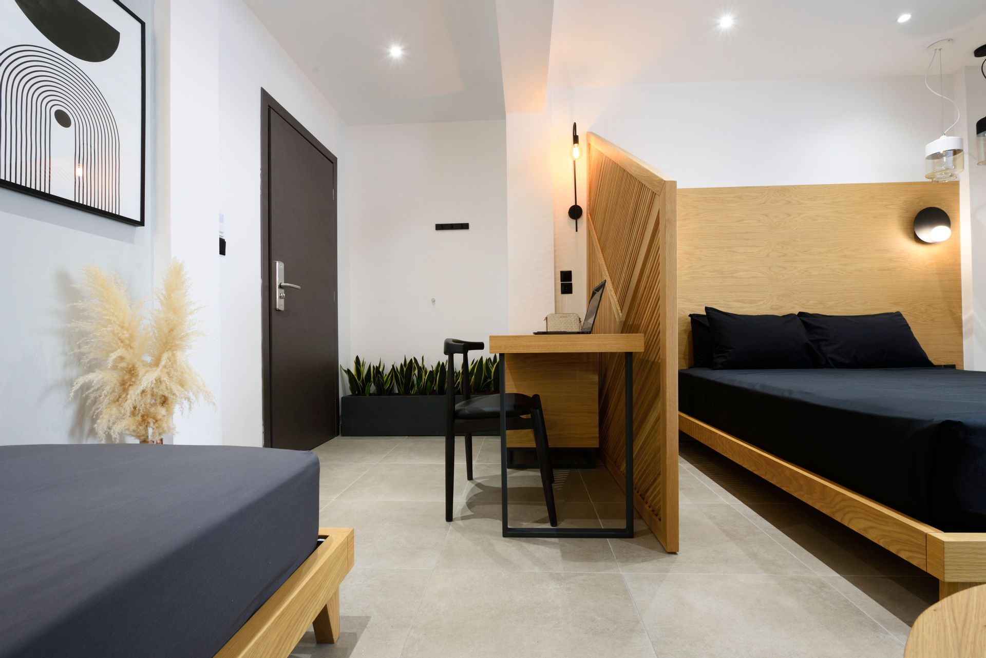 Luxury Suite with Jacuzzi and White Tower View