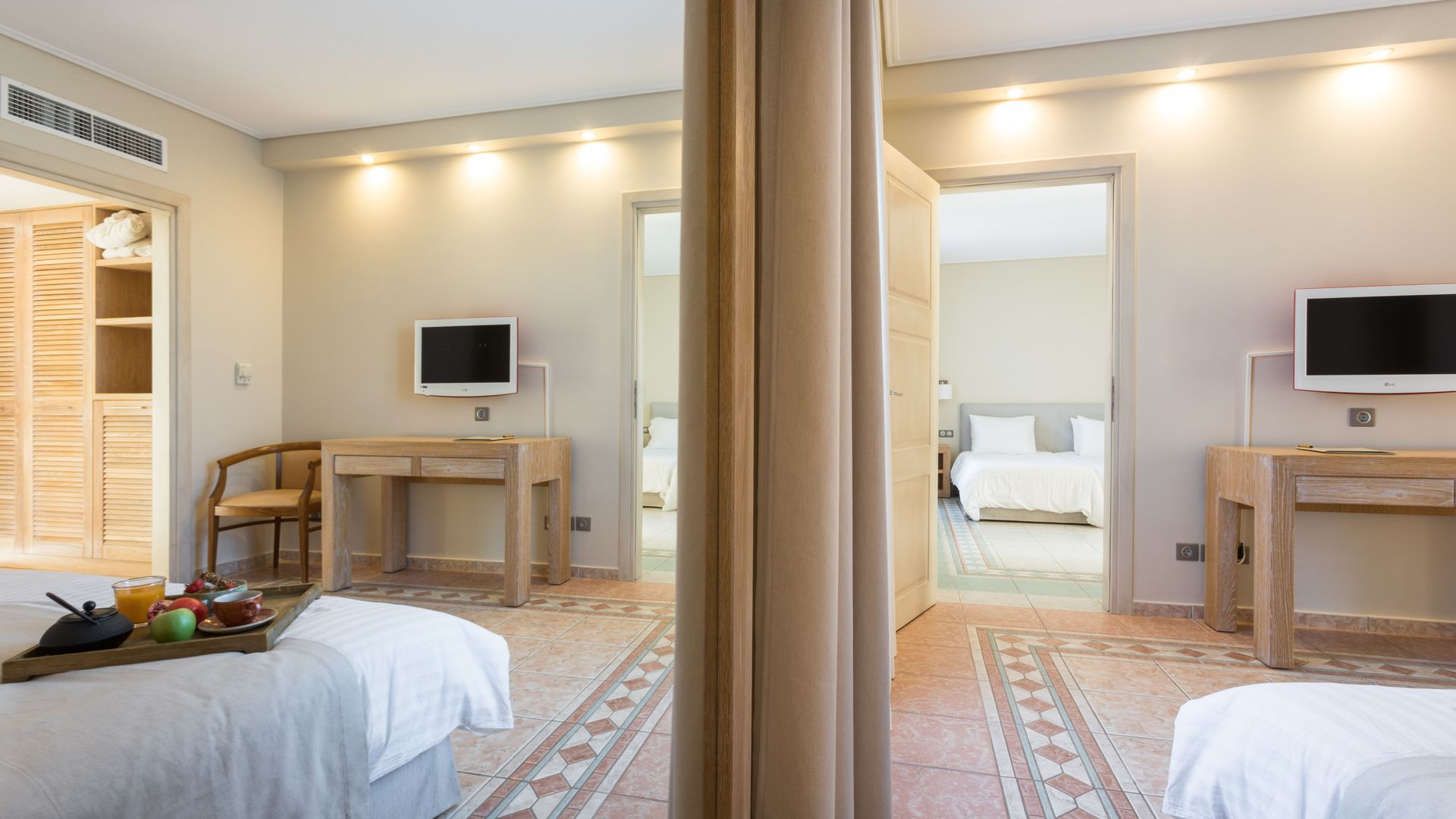 Family Suite (2 interconnecting double rooms)