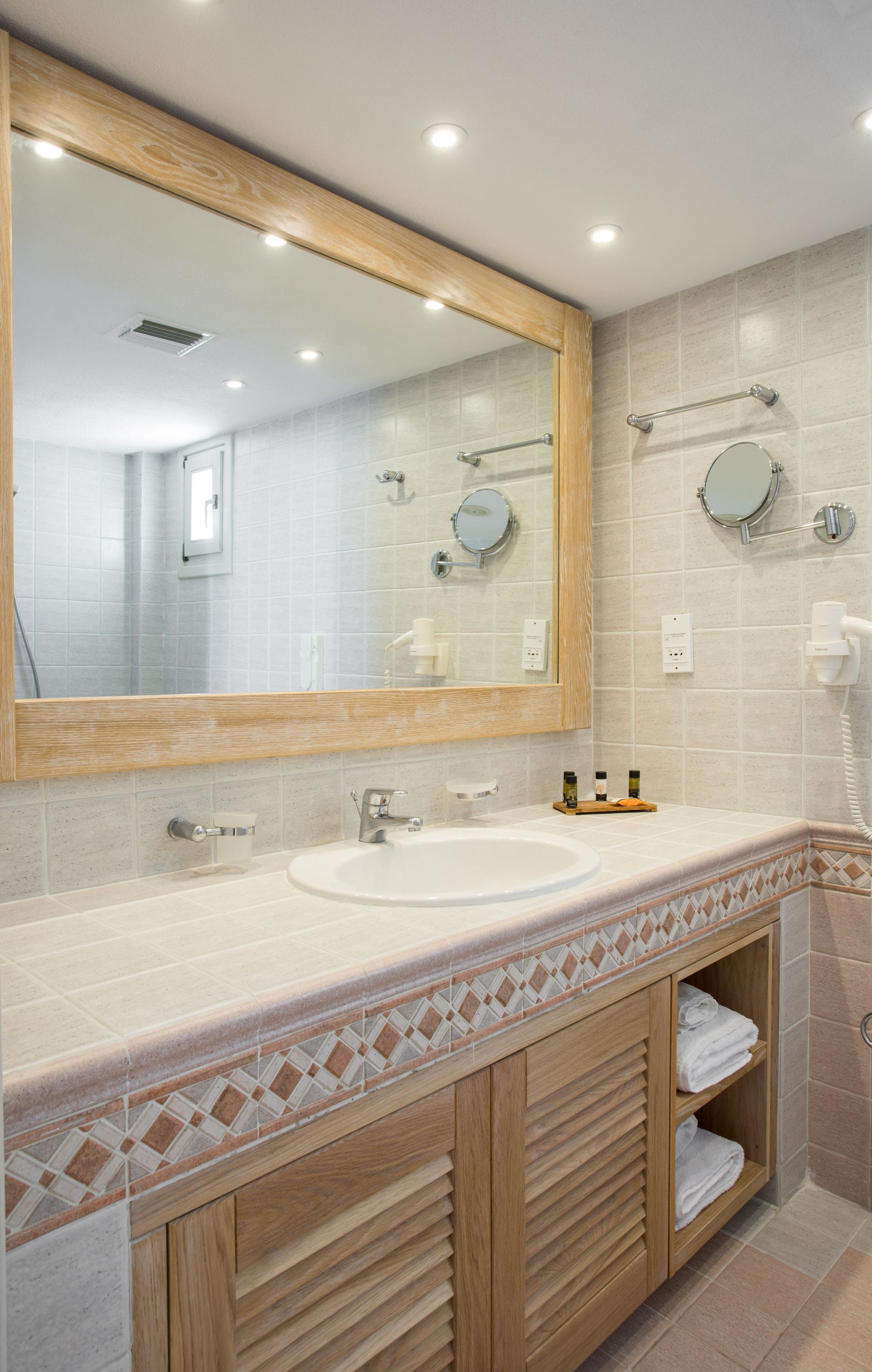 Family Suite (2 interconnecting double rooms)