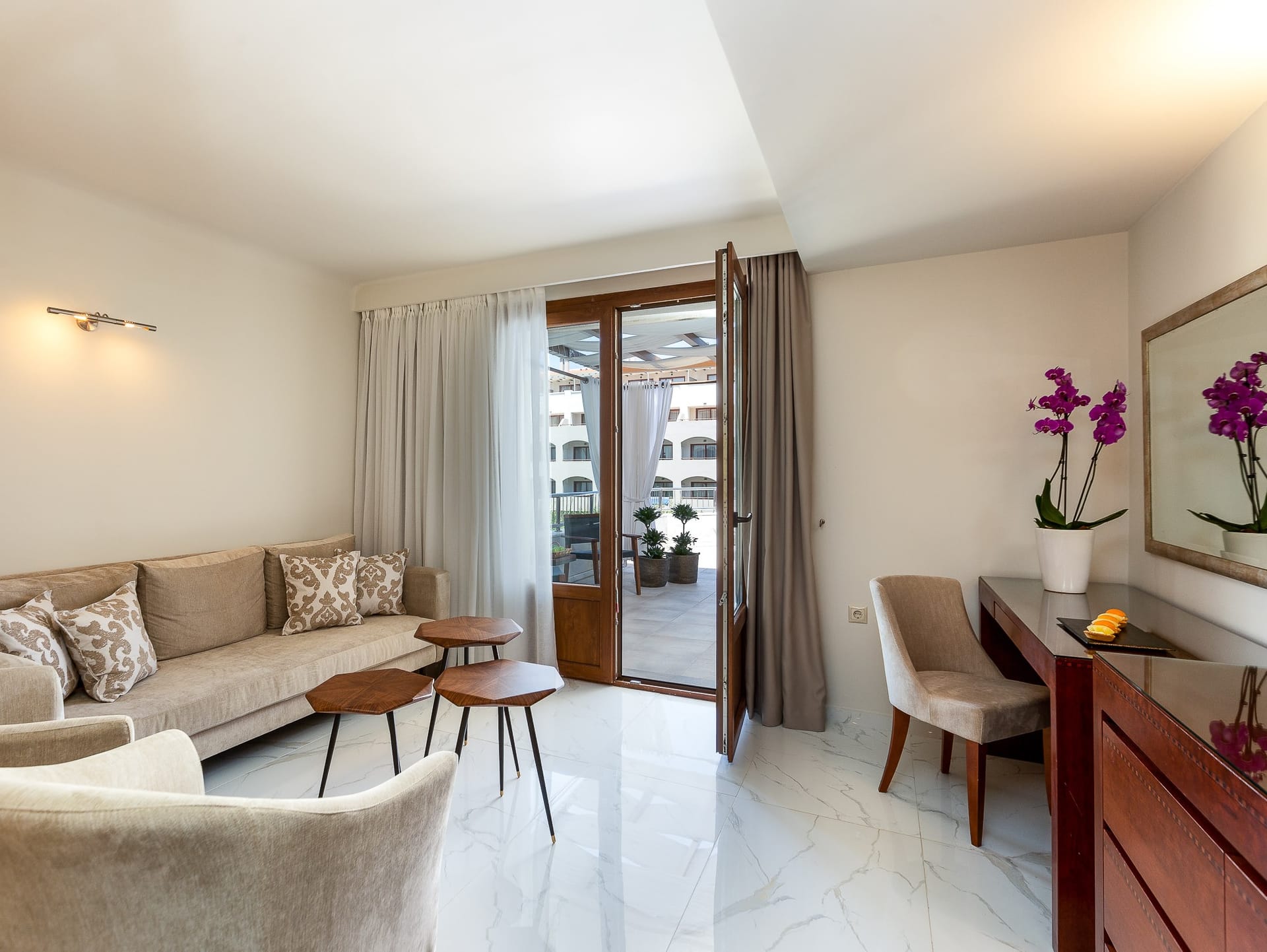 Premium Suite with Outdoor Jetted Tub