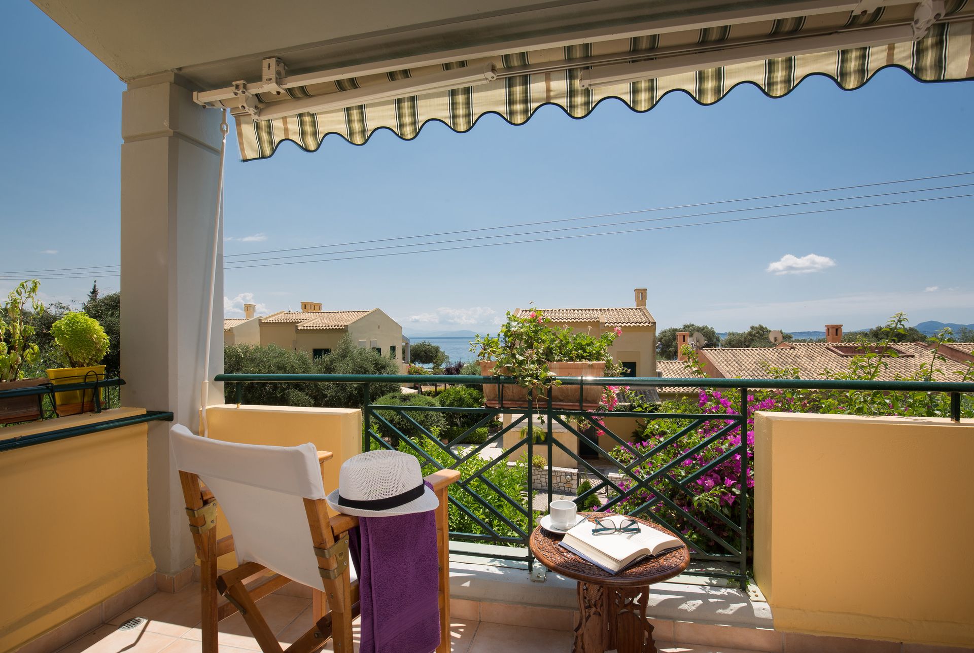 One Bedroom Apartment Sea View