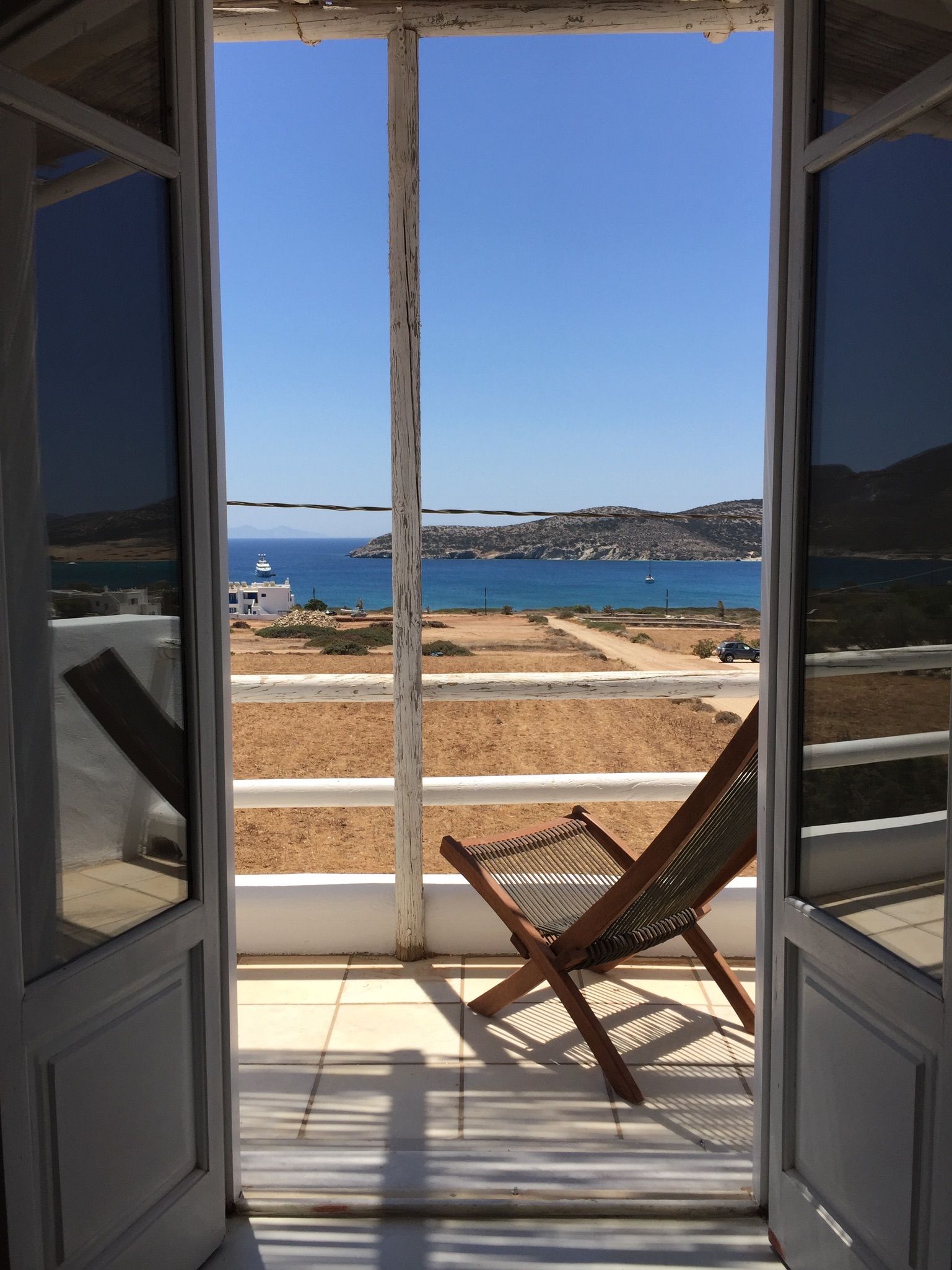 Island White - Sunset apartment