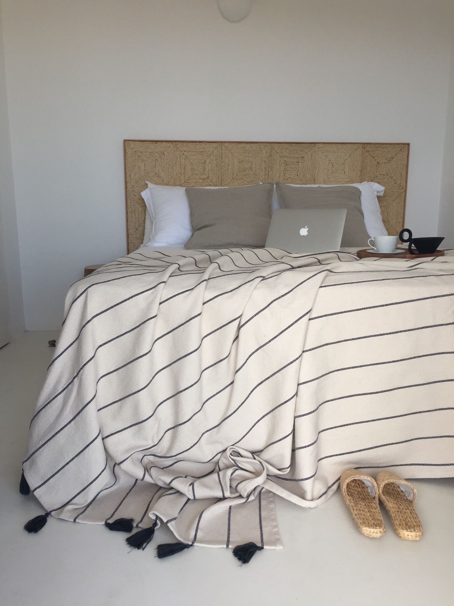 Island White - Sunrise apartment