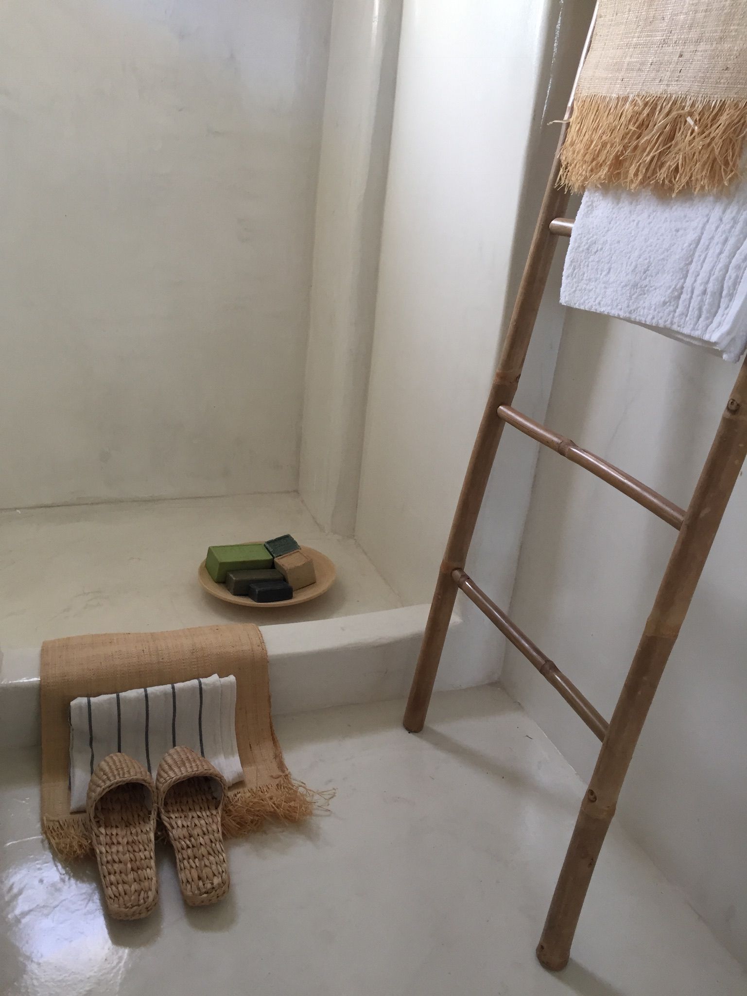 Island White - Sunrise apartment