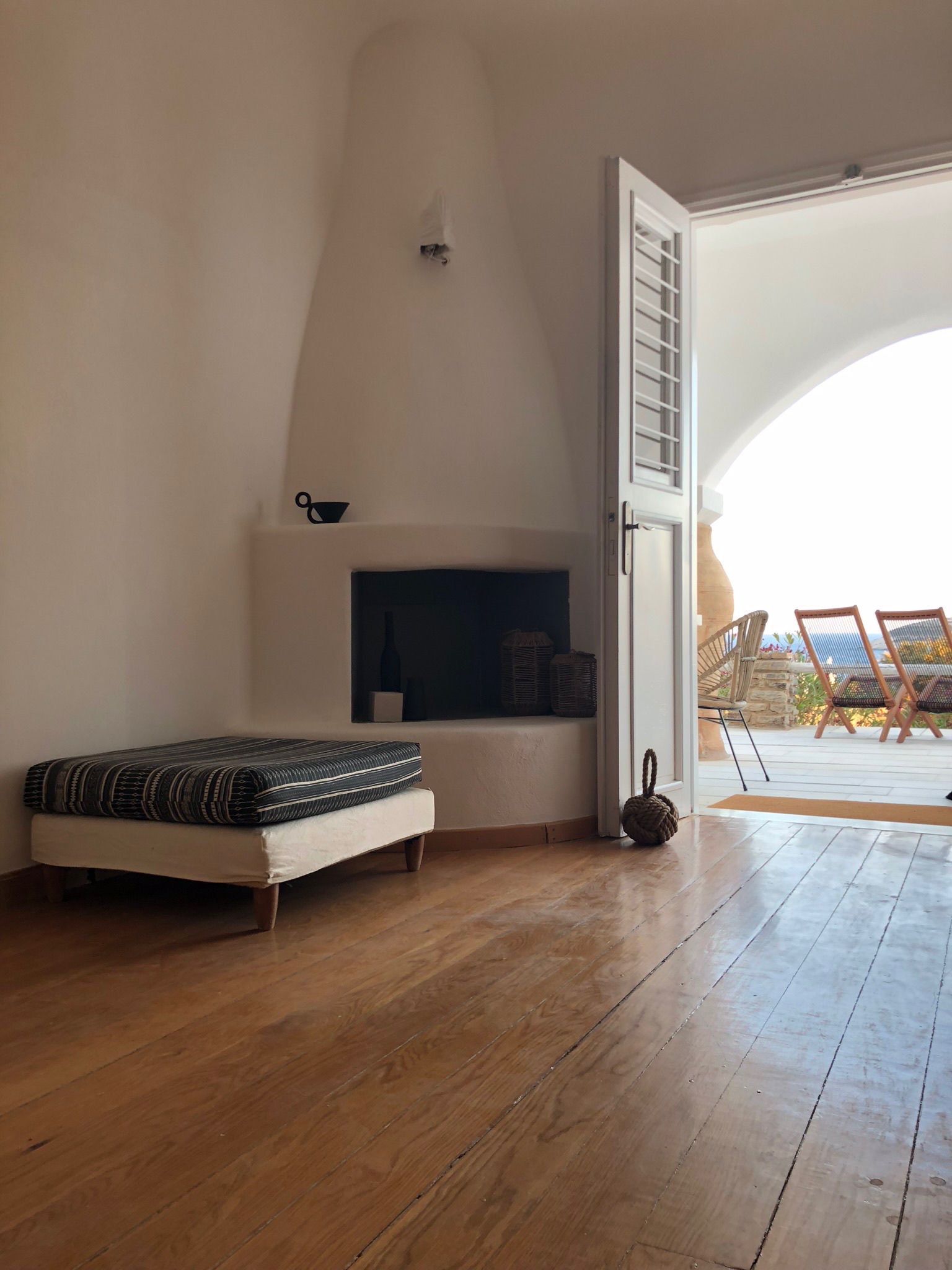 Island White - Sunrise apartment