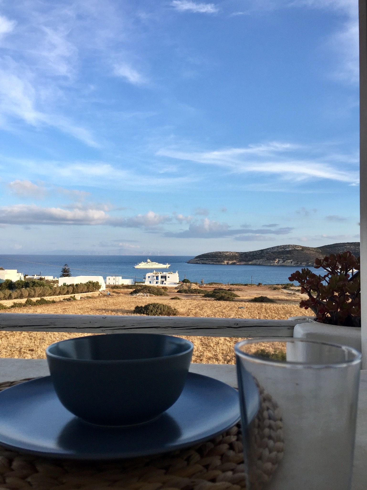 Island White - Sunrise apartment