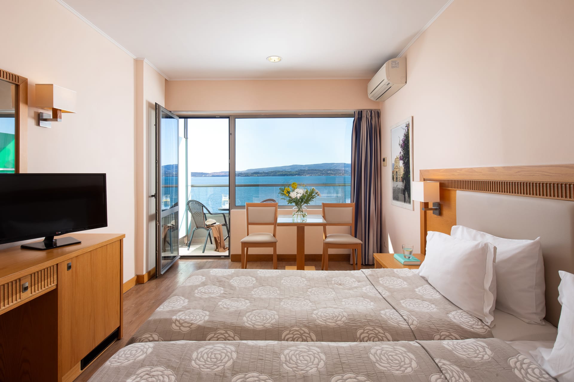 Double/Twin Room with Sea View