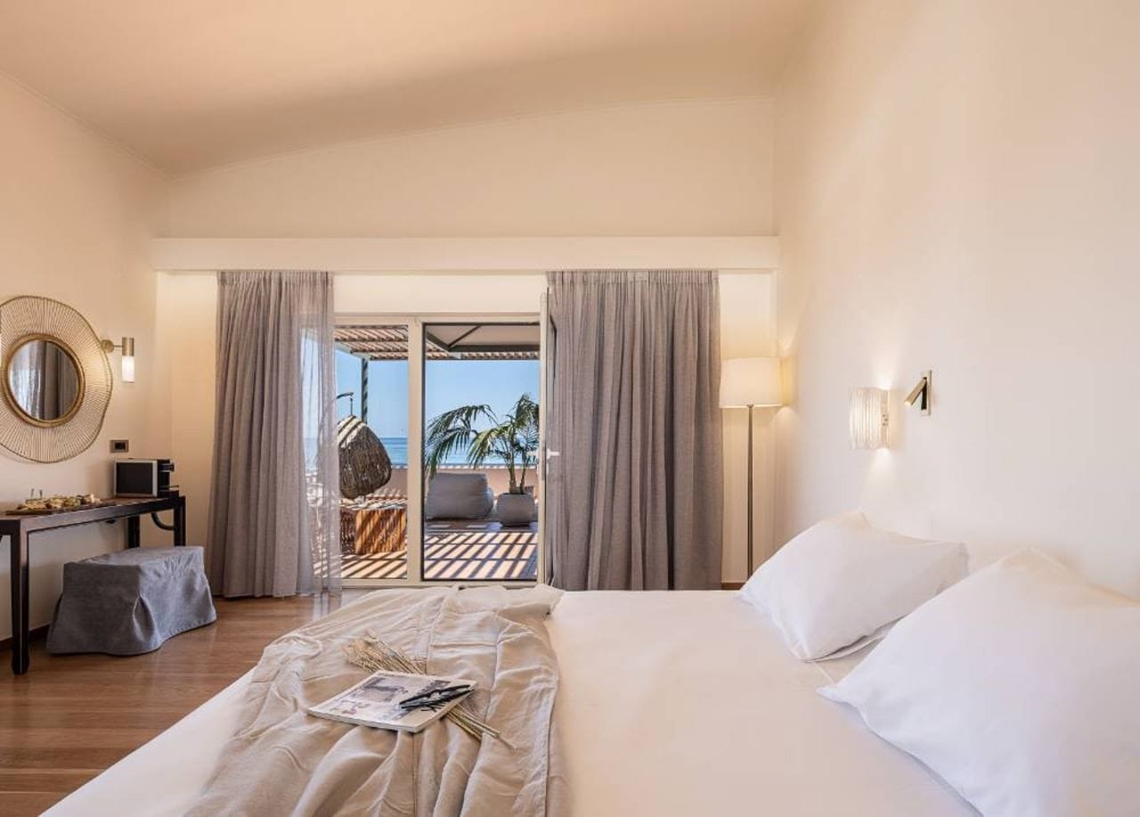 Honeymoon Suite with Outdoor Hot Tub