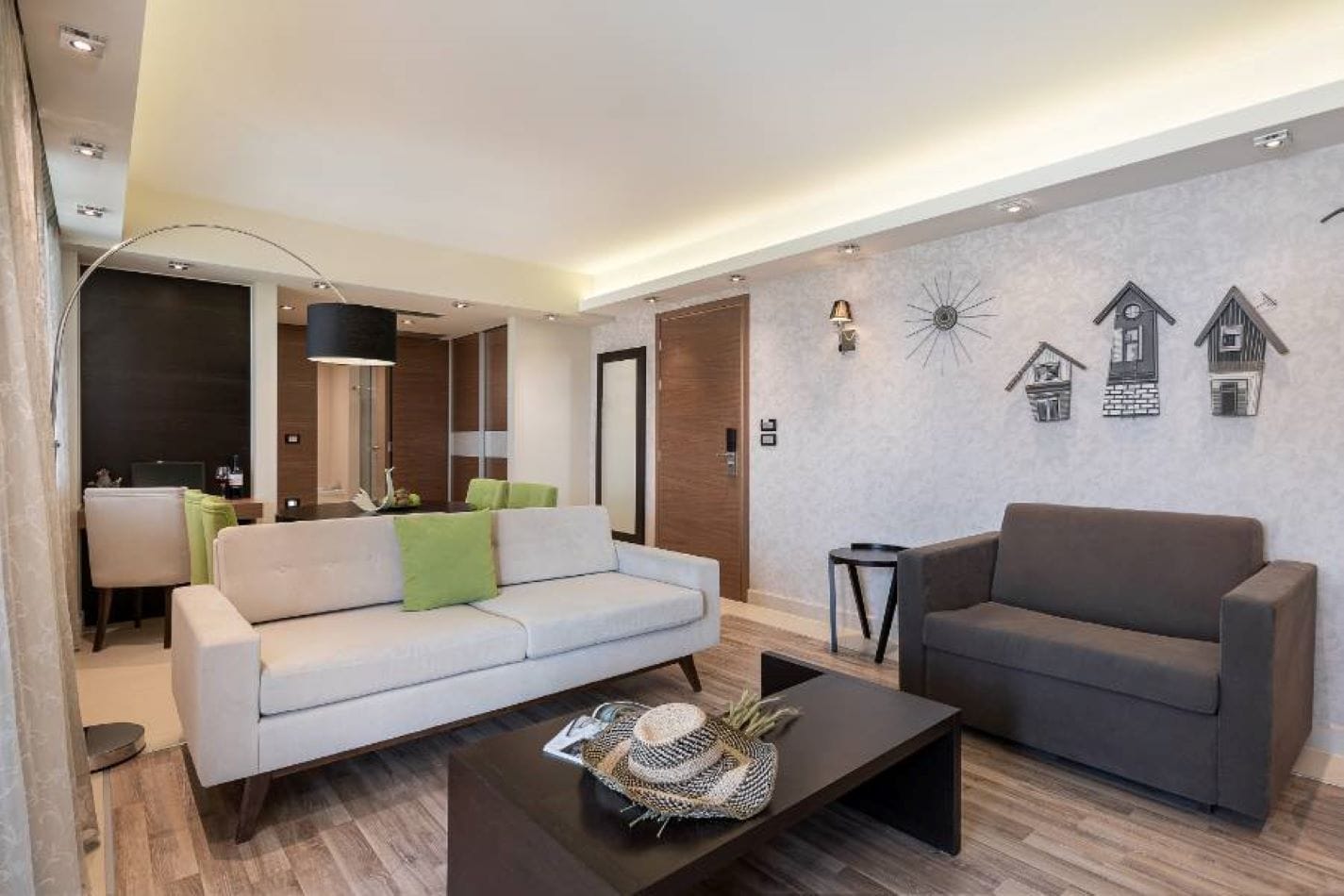 Luxury Executive Suite with Private Pool Inland View