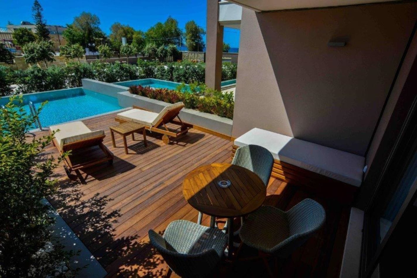 Luxury Executive Suite with Private Pool Inland View