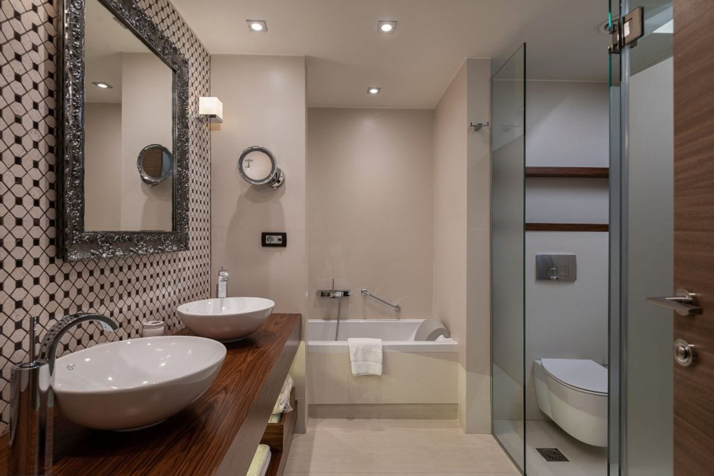 Luxury Executive Suite with Private Pool Inland View