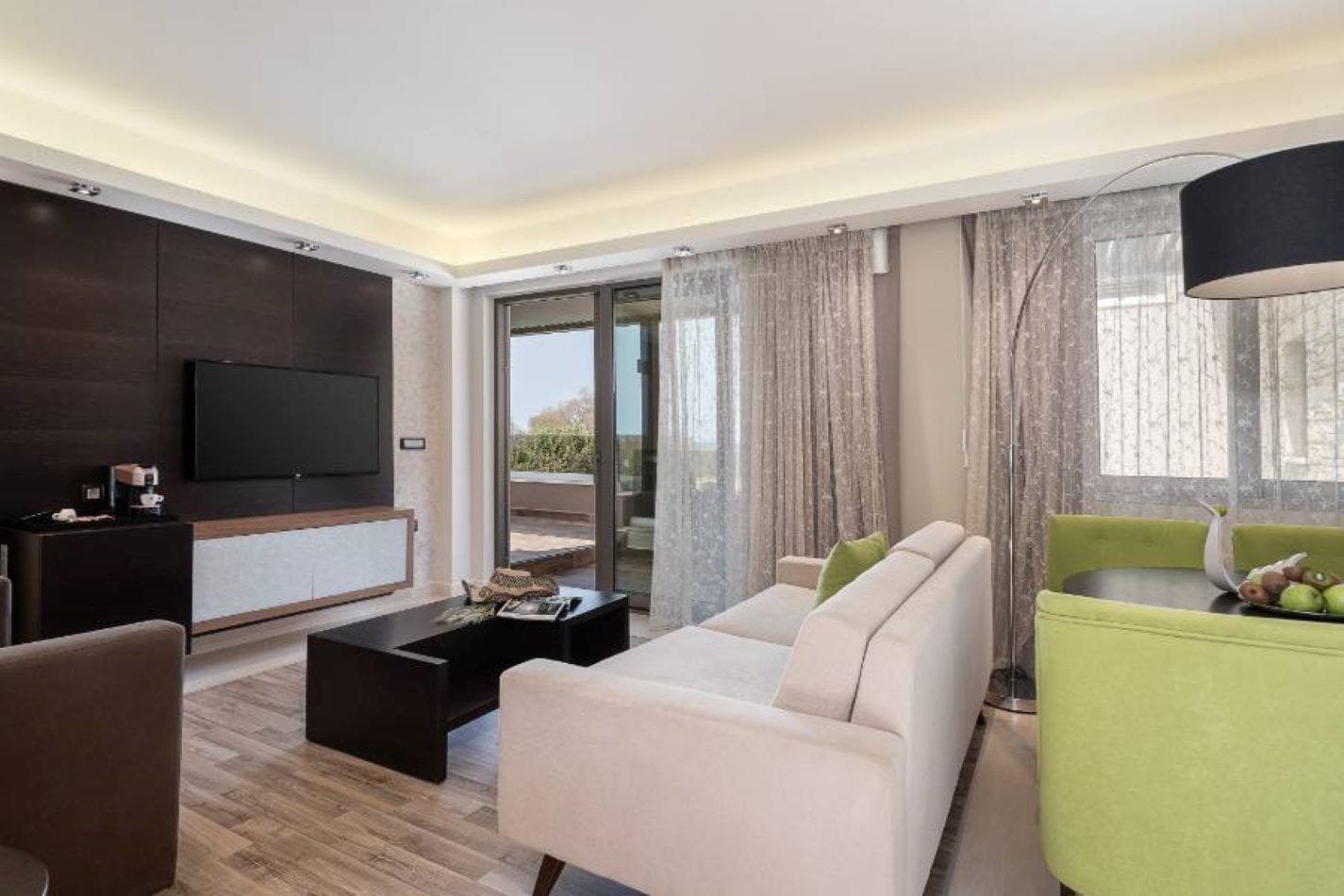Luxury Executive Suite with Private Pool Inland View