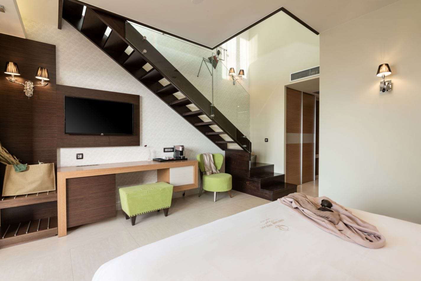 Luxury Maisonette with Private Pool Sea View