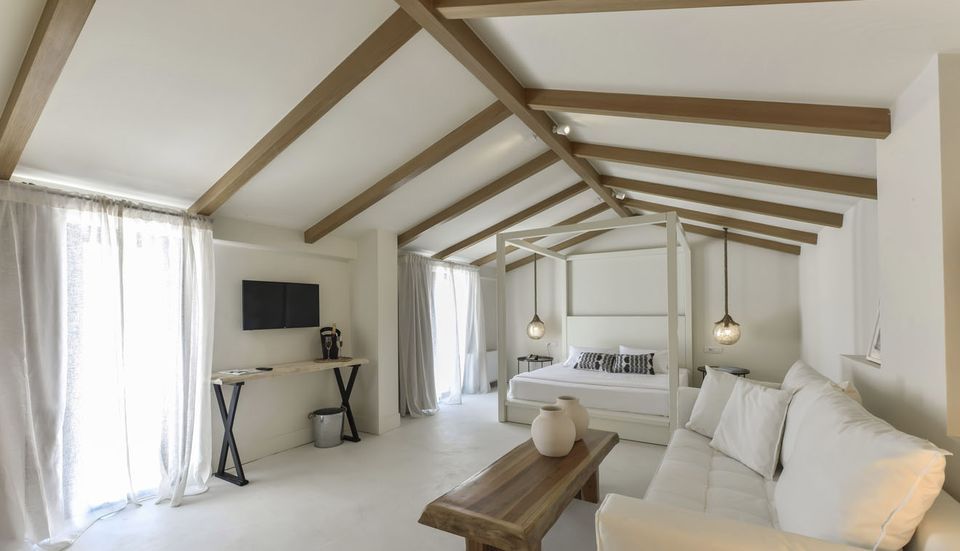 Master Suite With Jacuzzi &amp; Sea View
