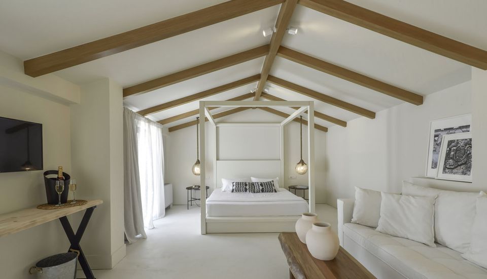 Master Suite With Jacuzzi &amp; Sea View