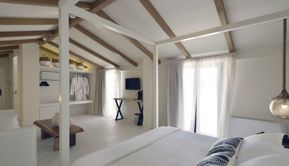 Master Suite With Jacuzzi &amp; Sea View