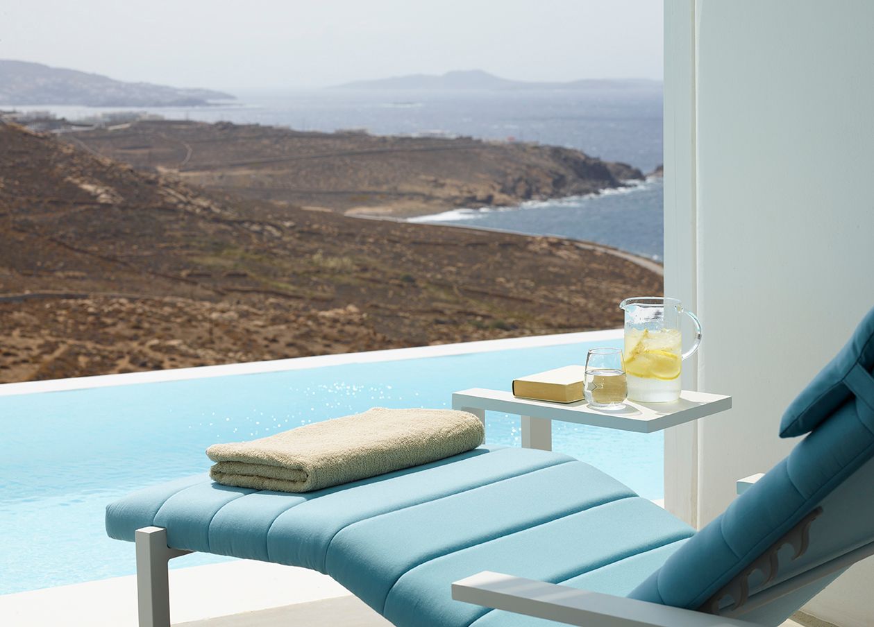 Deluxe Sea View Suite with Semi-Private Pool – 32 m²