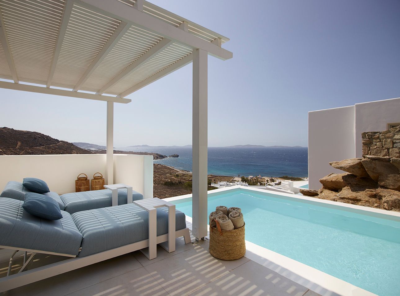 Executive Suite with Private Pool & Panoramic Sea View - 38 m²