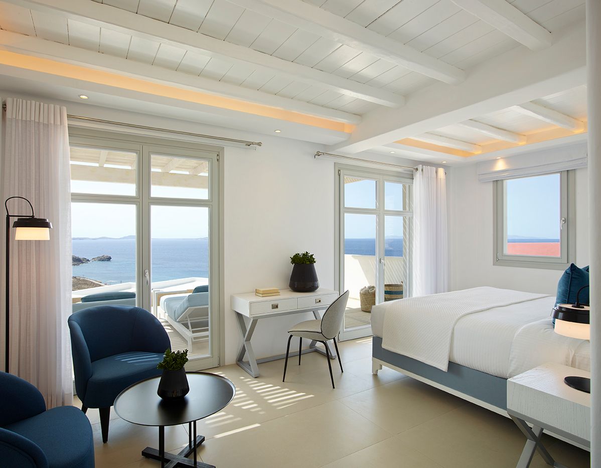 Executive Suite with Private Pool &amp; Panoramic Sea View - 38 m²