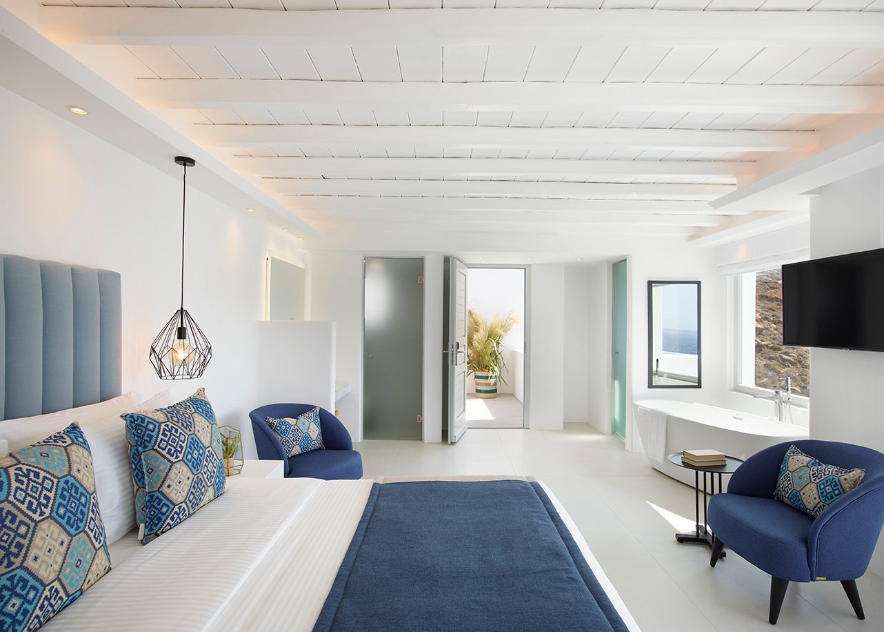 Executive Suite with Private Pool &amp; Panoramic Sea View - 38 m²