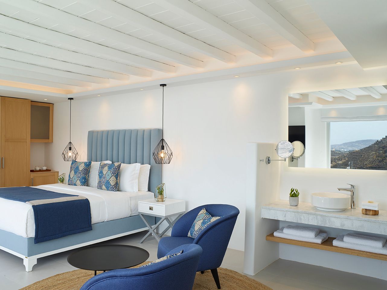 Executive Suite with Private Pool &amp; Panoramic Sea View - 38 m²