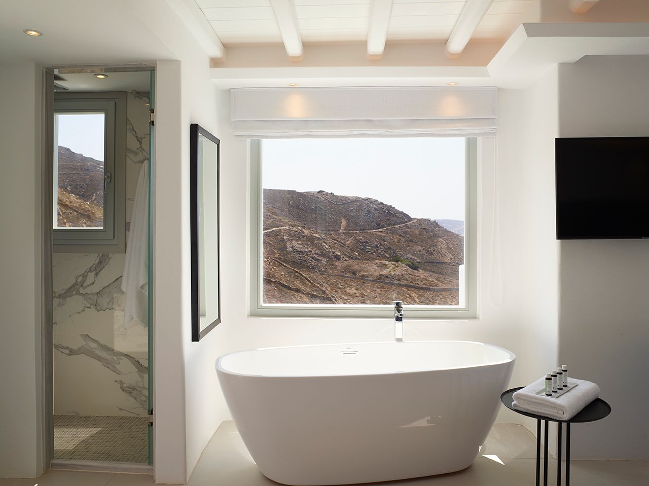 Executive Suite with Private Pool &amp; Panoramic Sea View - 38 m²