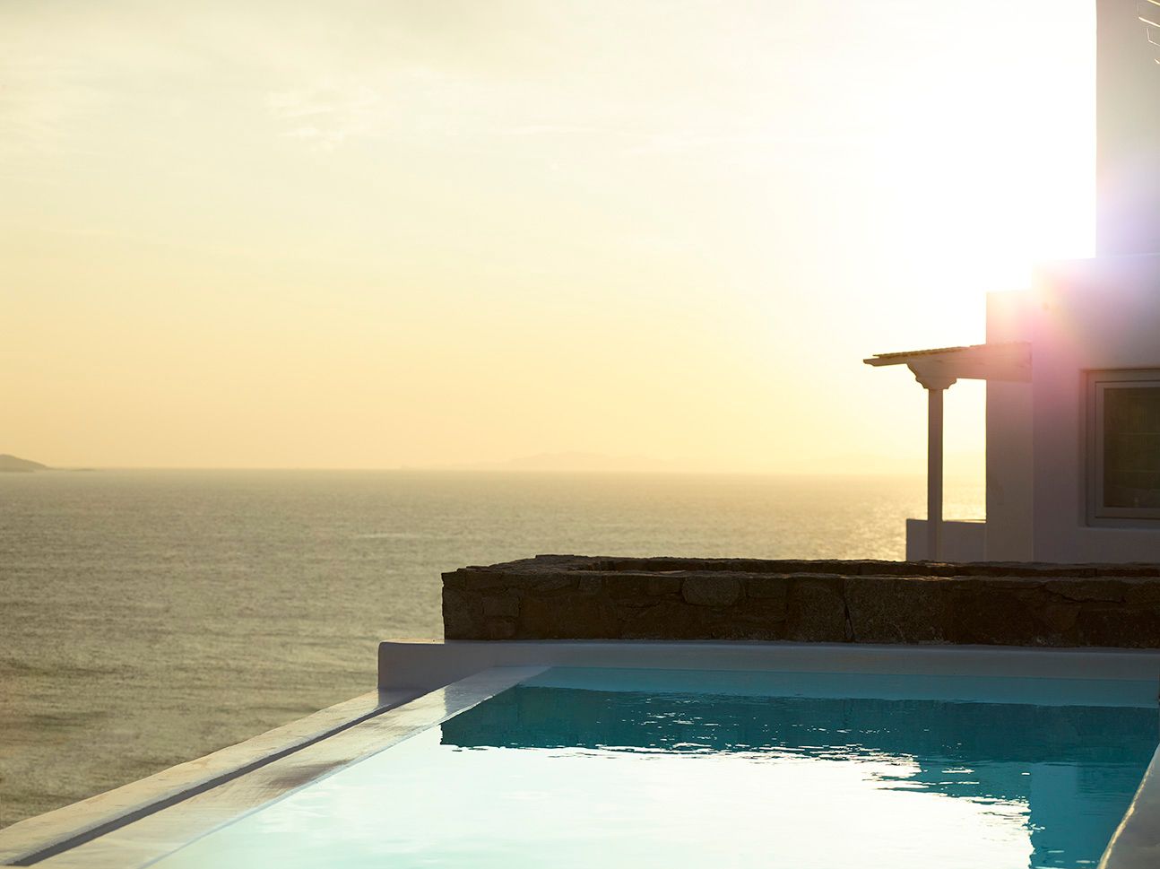 Grand Suite with Private Pool & Panoramic Sunset View - 42 m²